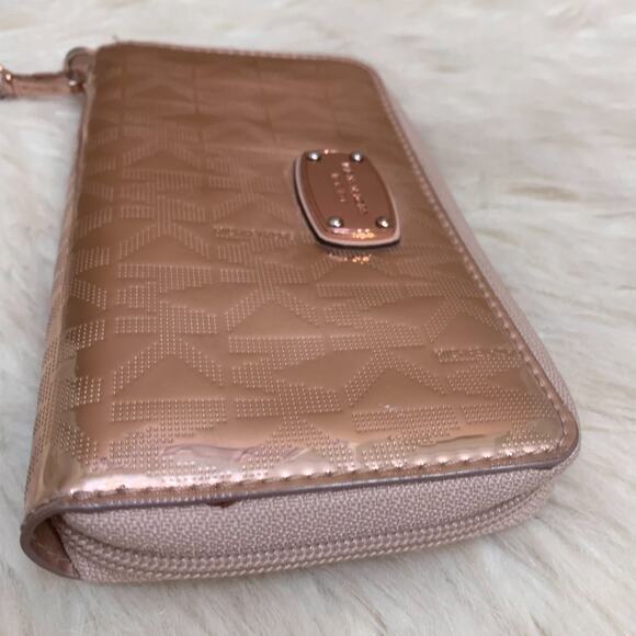 MICHAEL KORS Rose Gold Mirror Metallic Medium Size 7" Zip Around Wristlet Wallet - Picture 2 of 16
